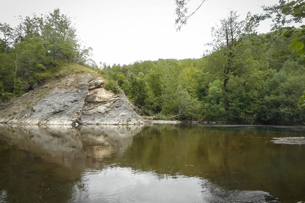 La piscina naturale lungo il fiume Aveto